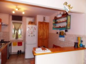 Se vinde un apartament cu 2 camere,   zona Rahova