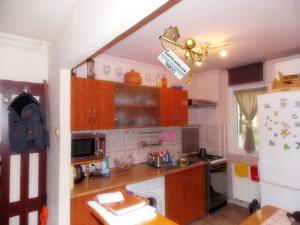 Se vinde un apartament cu 2 camere,   zona Rahova