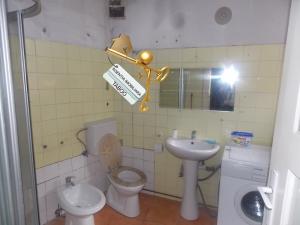 Apartament cu 3 camere la casa de vanzare zona centrala