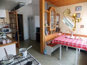 Se vinde un apartament cu 2 camere ,   zona Alba Iulia