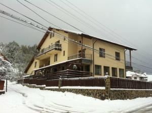 Pensiune de lux Mistral cu piscina interioara in Bran