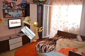 Se vinde un apartament cu 3 camere ,   zona Terezian