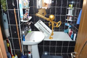 Se vinde un apartament cu 3 camere ,   zona Terezian