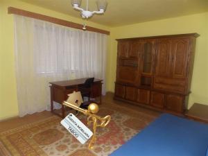Apartament 2 camere decomandate de inchiriat zona Valea Aurie