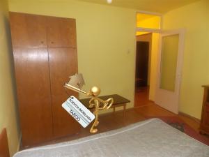 Apartament 2 camere decomandate de inchiriat zona Valea Aurie