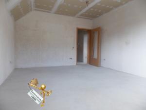 Se vinde un apartament cu 2 camere ,   zona Strand