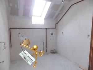 Se vinde un apartament cu 2 camere ,   zona Strand