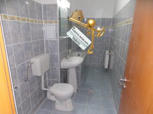 Se vinde un apartament cu 2 camere ,   zona Calea Dumbravii