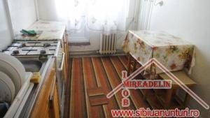 INCHIRIEZ APARTAMENT 2 CAMERE,   HIPODROM III..