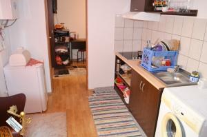 Se vinde un apartament cu 2 camere ,   zona Stefan cel Mare