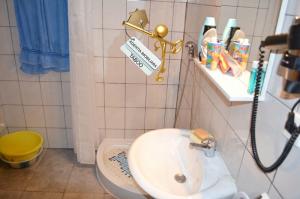 Se vinde un apartament cu 2 camere ,   zona Stefan cel Mare