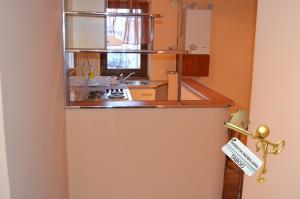 Se vinde un apartament cu 2 camere ,   zona Rahovei