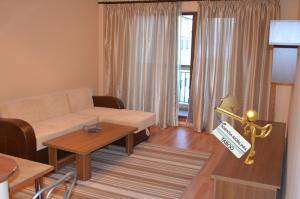 Se vinde un apartament cu 2 cdamere ,  zona Piata Rahova