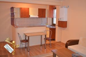 Se vinde un apartament cu 2 cdamere ,  zona Piata Rahova