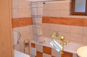 Se vinde un apartament cu 2 cdamere ,  zona Piata Rahova