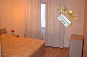Se vinde un apartament cu 2 cdamere ,  zona Piata Rahova