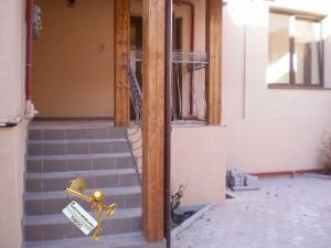 Se vinde un apartament cu 2 camere . Turnisor