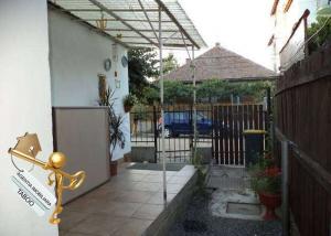 Apartament c u 2 camere ,   zona Trei Stejari