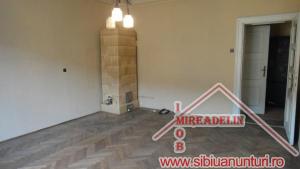 VAND APARTAMENT LA CASA,   2 CAMERE,   ORASUL DE JOS