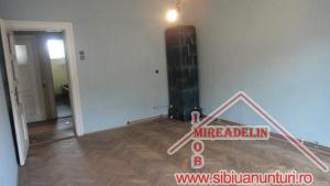 VAND APARTAMENT LA CASA,   2 CAMERE,   ORASUL DE JOS