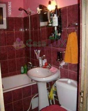 Casa Lux,   vinde apartament 3 camere,   zona Dacia,   54 mp