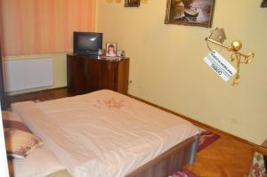 SE VINDE UN APARTAMENT CU 3 CAMERE,   VASILE AARON