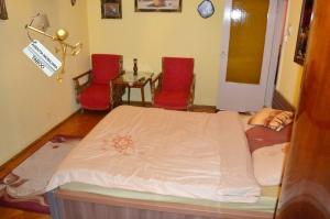 SE VINDE UN APARTAMENT CU 3 CAMERE,   VASILE AARON