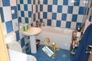 Se vinde un apartament cu 3 camere ,   zona Nicolae Iorga