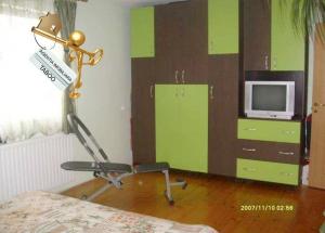 Se vinde un apartament cu 3 camere ,   zona Turnisor