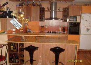 Se vinde un apartament cu 3 camere ,   zona Turnisor