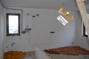 Se vinde un apartament cu 3 camere ,   zona Rahovei