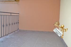 Se vinde un apartament cu 3 camere ,   zona Rahovei