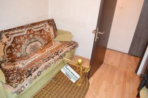 Se vinde un apartament cu 3 camere ,   zona Vasile Aaron