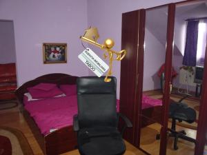 Apartament cu 3 camere ,  decomandat,   zona Orasul de Jos