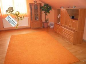 Apartament cu 3 camere ,  decomandat,   zona Orasul de Jos