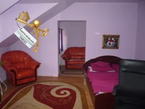 Apartament cu 3 camere ,  decomandat,   zona Orasul de Jos
