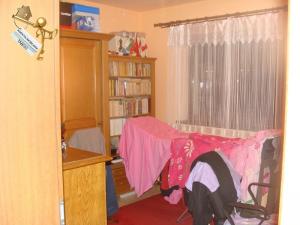 Se vinde un apartament cu 3 camere ,   in zona Lazaret ,   cu loc de parcare