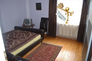 Se vinde un apartament cu 3 camere ,  zona Turnisor