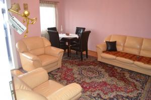 Se vinde un apartament cu 3 camere ,  zona Turnisor