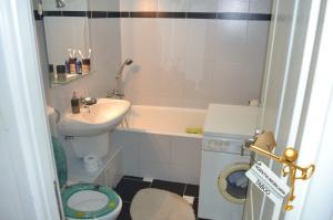 Se vinde un apartament cu 3 camere ,  zona Turnisor