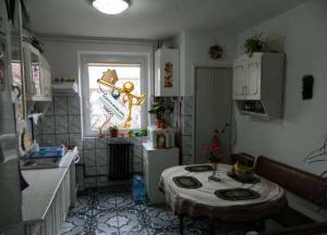 Se vinde un apartament cu 3 camere ,   zona Hipodrom 2