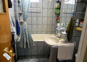 Se vinde un apartament cu 3 camere ,   zona Hipodrom 2