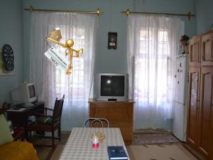 Se vinde un apartament cu 3 camere ,   zona centru