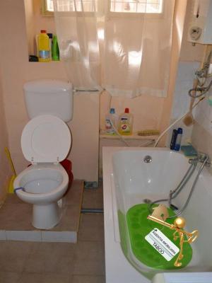 Se vinde un apartament cu 3 camere ,   zona centru