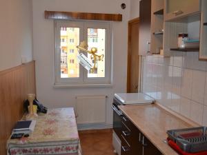 Apartament cu 3 camere ,   zona Vasile Aaron ,   de vanzare
