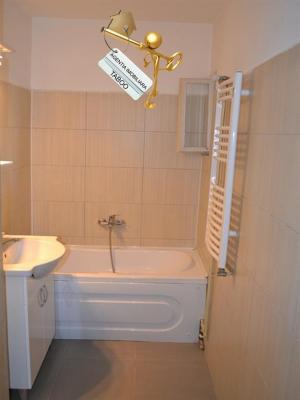 Apartament cu 3 camere ,   zona Vasile Aaron ,   de vanzare