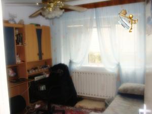 Se vinde un apartament cu 3 camere ,   zona Piata Rahova