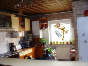 Se vinde un apartament cu 3 camere ,   zona Piata Rahova