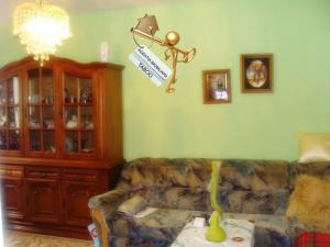 Se vinde un apartament cu 3 camere ,   zona Piata Rahova