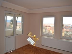 Apartament cu 3 camere ,   zona B-dul Victoriei